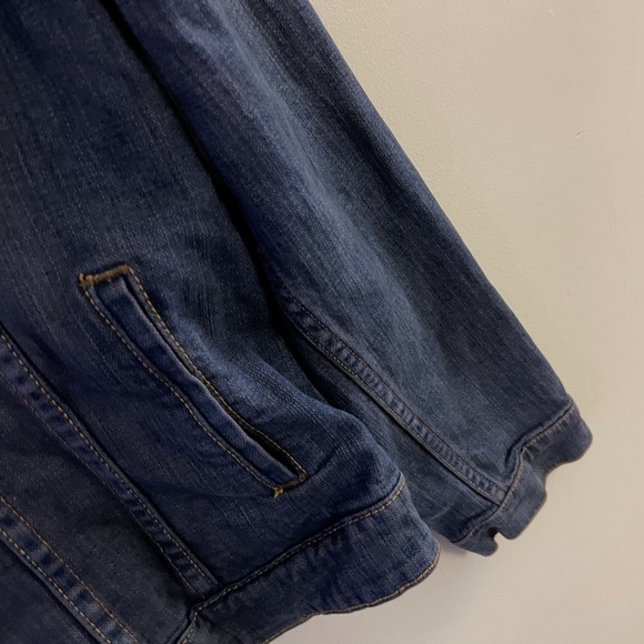 Levi's Denim Ex Boyfriend Trucker Jacket with Faux Fur Collar Casual Fall Chic - Picture 4 of 8